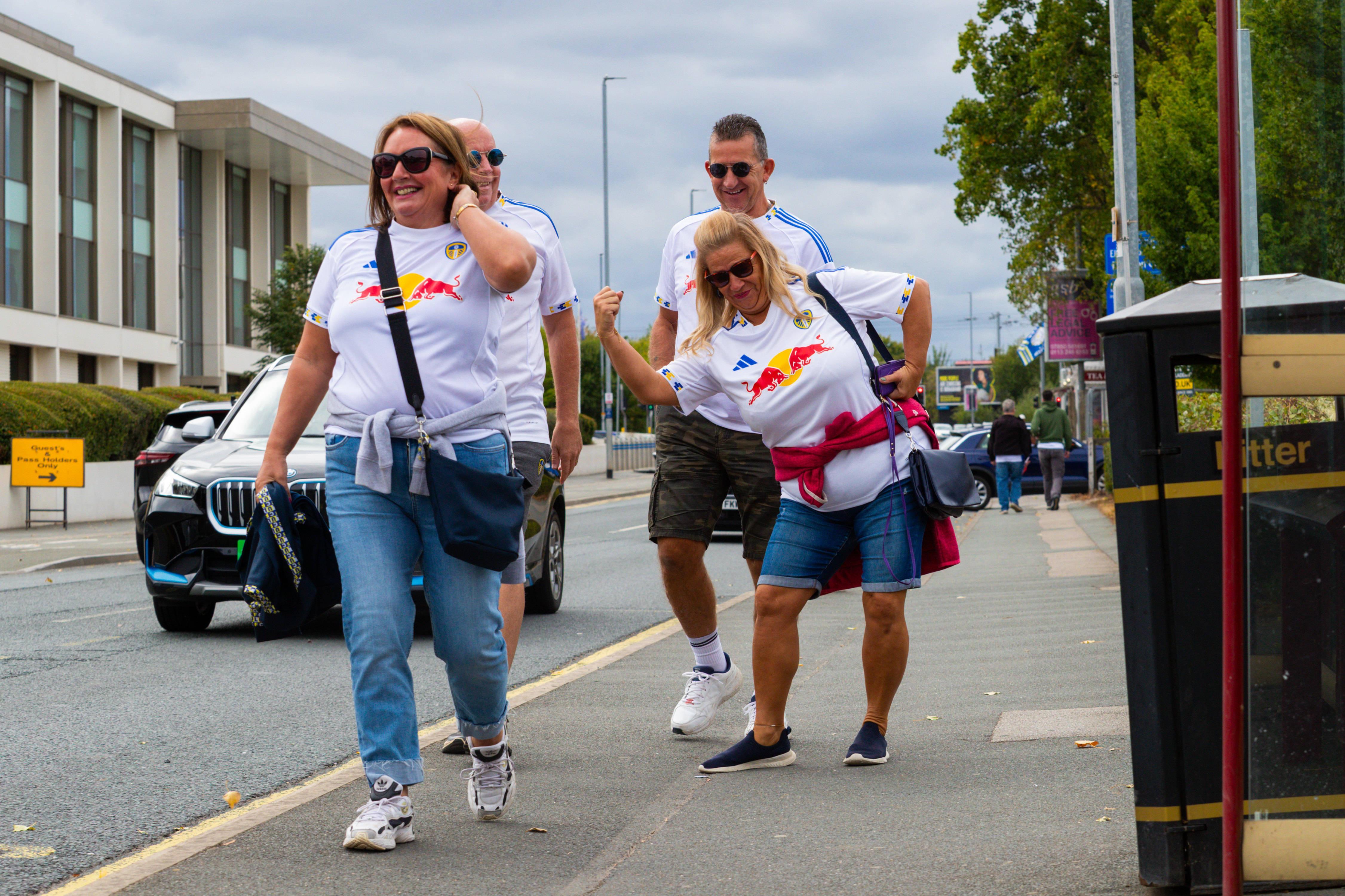乌龙！女子为丈夫网购利兹联官方新款装备，却收到XXXL桑德兰球衣